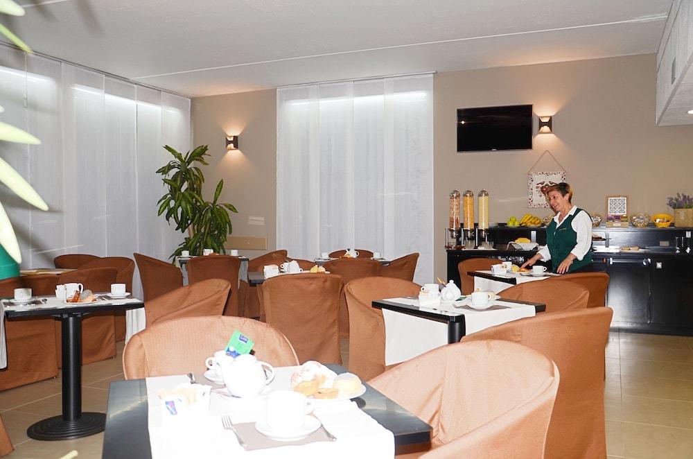 Green Hotel Motel Vergiate Eksteriør billede