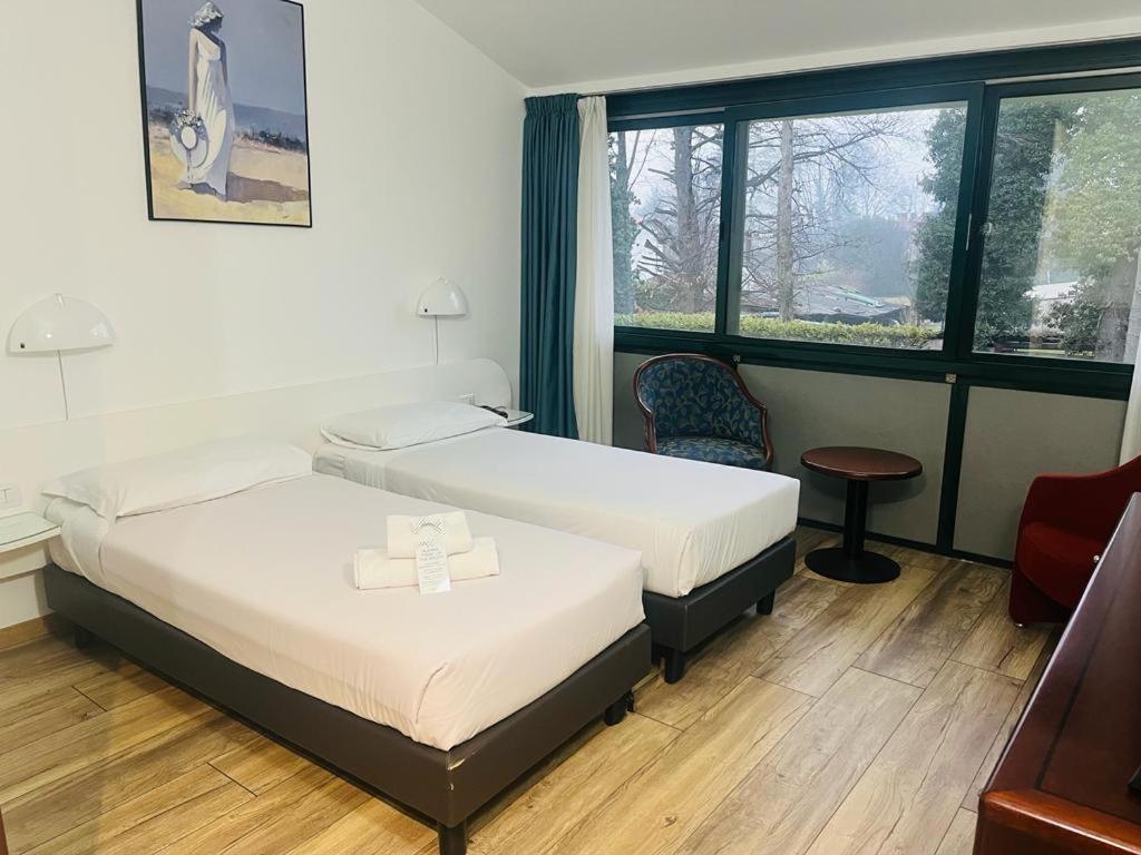 Green Hotel Motel Vergiate Eksteriør billede