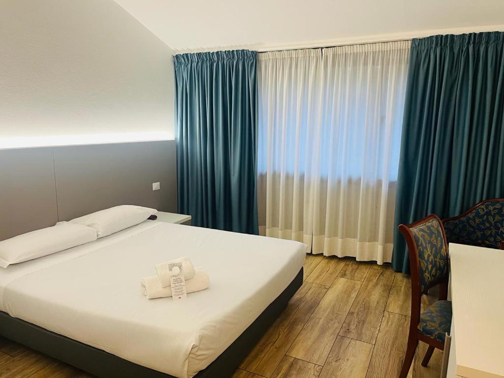 Green Hotel Motel Vergiate Eksteriør billede