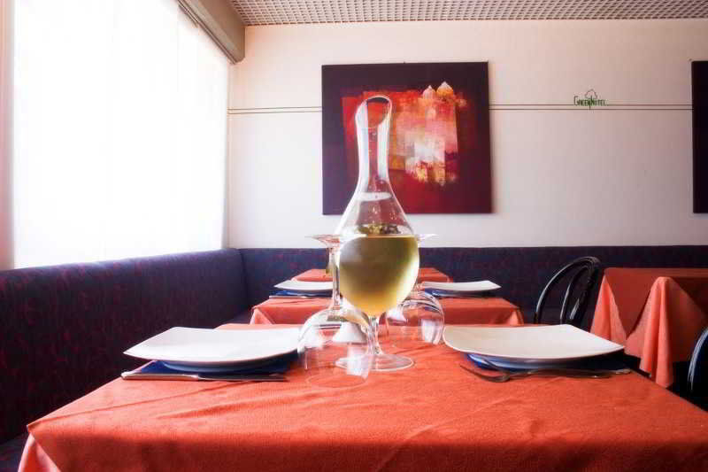 Green Hotel Motel Vergiate Restaurant billede